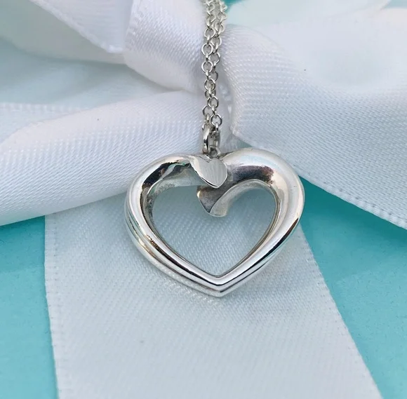 Tiffany & Co. Paloma Picasso Tenderness Heart Necklace – 925 Sterling Silver - Picture 6 of 7